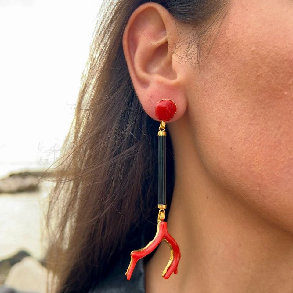 Orecchini in Argento 925 dorato con stecche in Onice, Sasso e Ramo di Corallo rosso Mediterraneo