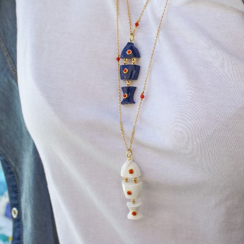 Ciondolo in Argento 925 dorato con Pesciolino in Bachelite e Corallo rosso Mediterraneo