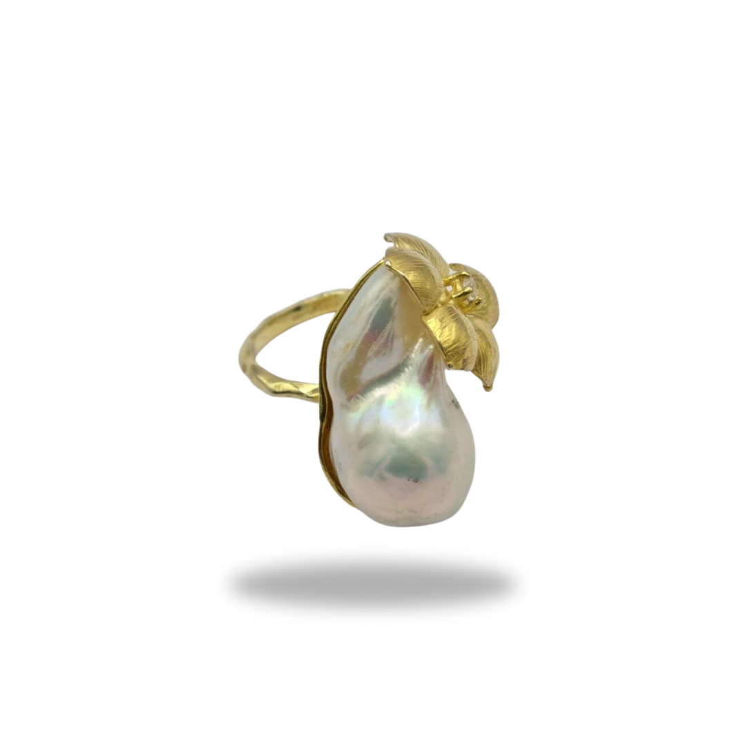 Golden 925 Silver Ring with 5-petal Flower and Scaramazza Pearl