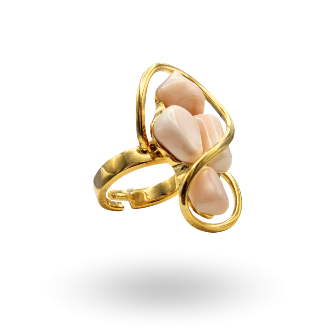 Anello in Argento 925 dorato con quattro sassi di Corallo Rosa naturale. Misura regolabile