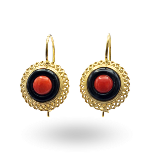 Orecchini in Argento 925 dorato effetto filigrana con cerchi in Onice e centrale in Corallo Rosso Mediterraneo