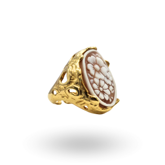 Anello in Argento 925 dorato con Cammeo su Sardonica inciso a mano, tema floreale con cornice ovale