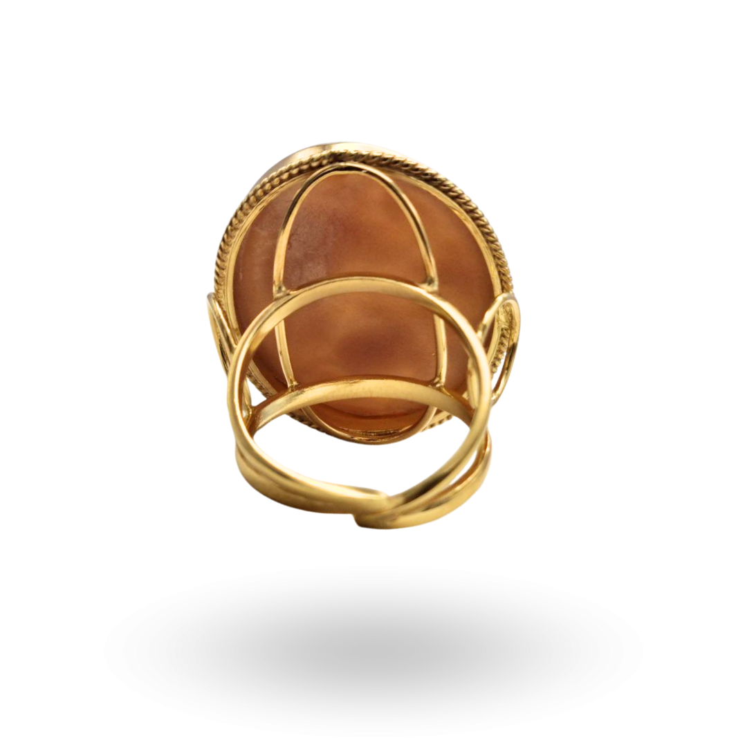 Anello in Argento 925 dorato con Cammeo su Sardonica inciso a mano, tema campanule, montatura ovale vintage con trama a corda