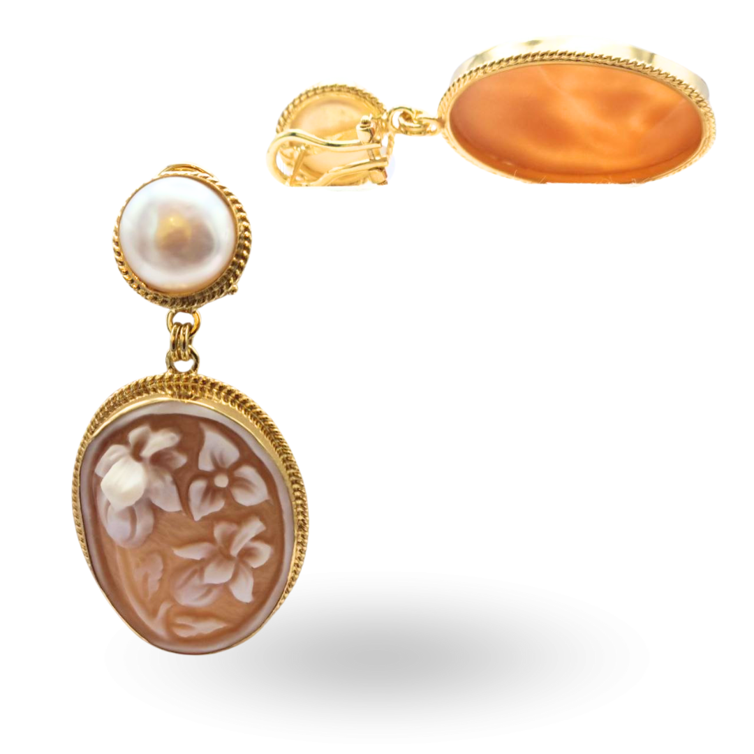 Orecchini in Argento 925 dorato con Cammeo su Sardonica inciso a mano, tema campanule, e Perle Barocche, montatura ovale vintage con trama a corda