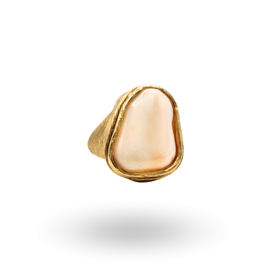 Anello in Argento 925 dorato con effetto graffiato e sasso di Corallo rosa naturale