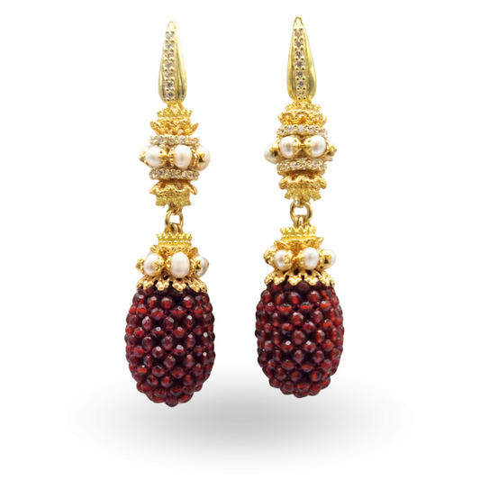 Orecchini linea Barocca in Argento 925 dorato con coroncine in Perle e gocce di Granata con lavorazione Tessito