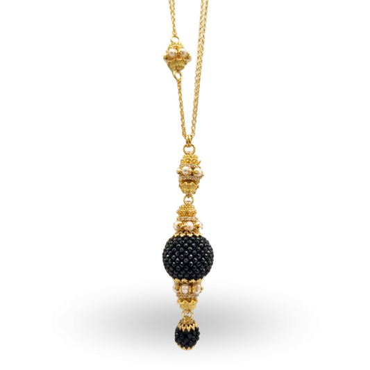 Collana linea Barocca in Argento 925 dorato con doppia catena, coroncine in Perle e pendente con due sfere di Spinelli neri lavorazione Tessito