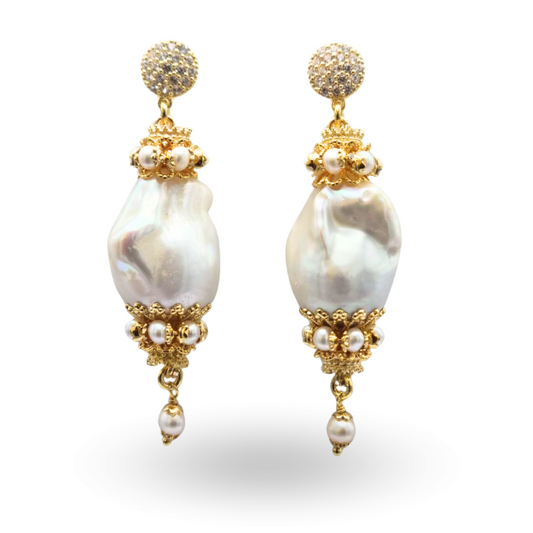 Orecchini in Argento 925 dorato con Perla scaramazza compresa tra due mezze mine e coroncine con perle