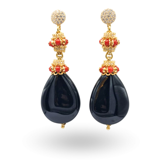 Orecchini in Argento 925 dorato con goccia in Onice, mina e mezza mina con coroncine in Corallo rosso Mediterraneo