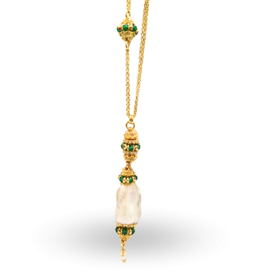 Collana in Argento 925 dorato con Perla scaramazza compresa tra due mezze mine, mina con coroncine con Giada
