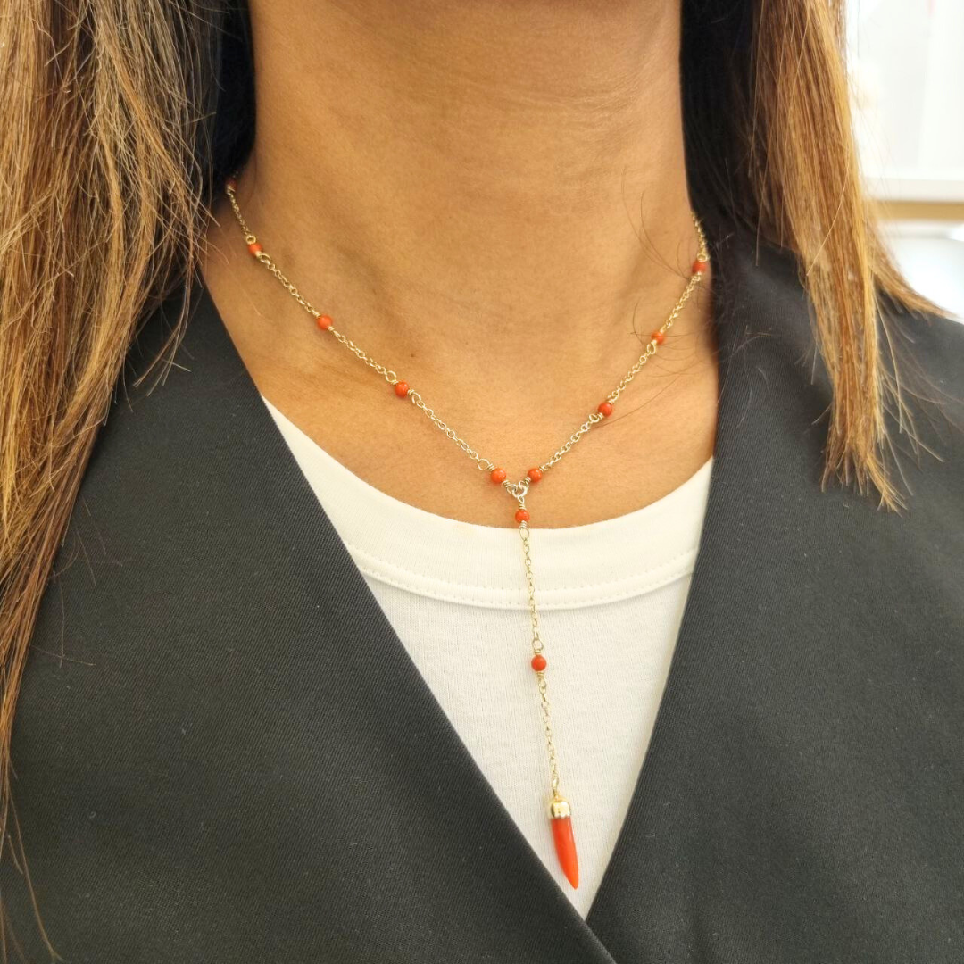 Collana a girocollo in Argento 925 dorato con pallini e cornetto finale, entrambi in Corallo rosso Mediterraneo