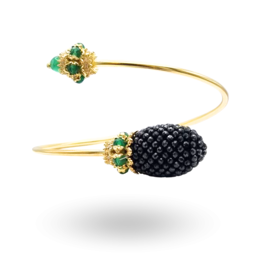 Bracciale tubolare semirigido in Argento 925 dorato con oliva in Spinelli neri lavorazione tessito e mina con coroncine in Giada