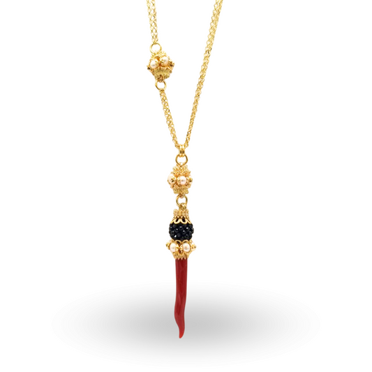 Collana in Argento 925 dorato con Corno in Corallo rosso Mediterraneo, mora in Spinelli neri lavorazione Tessito e coroncine in Perle