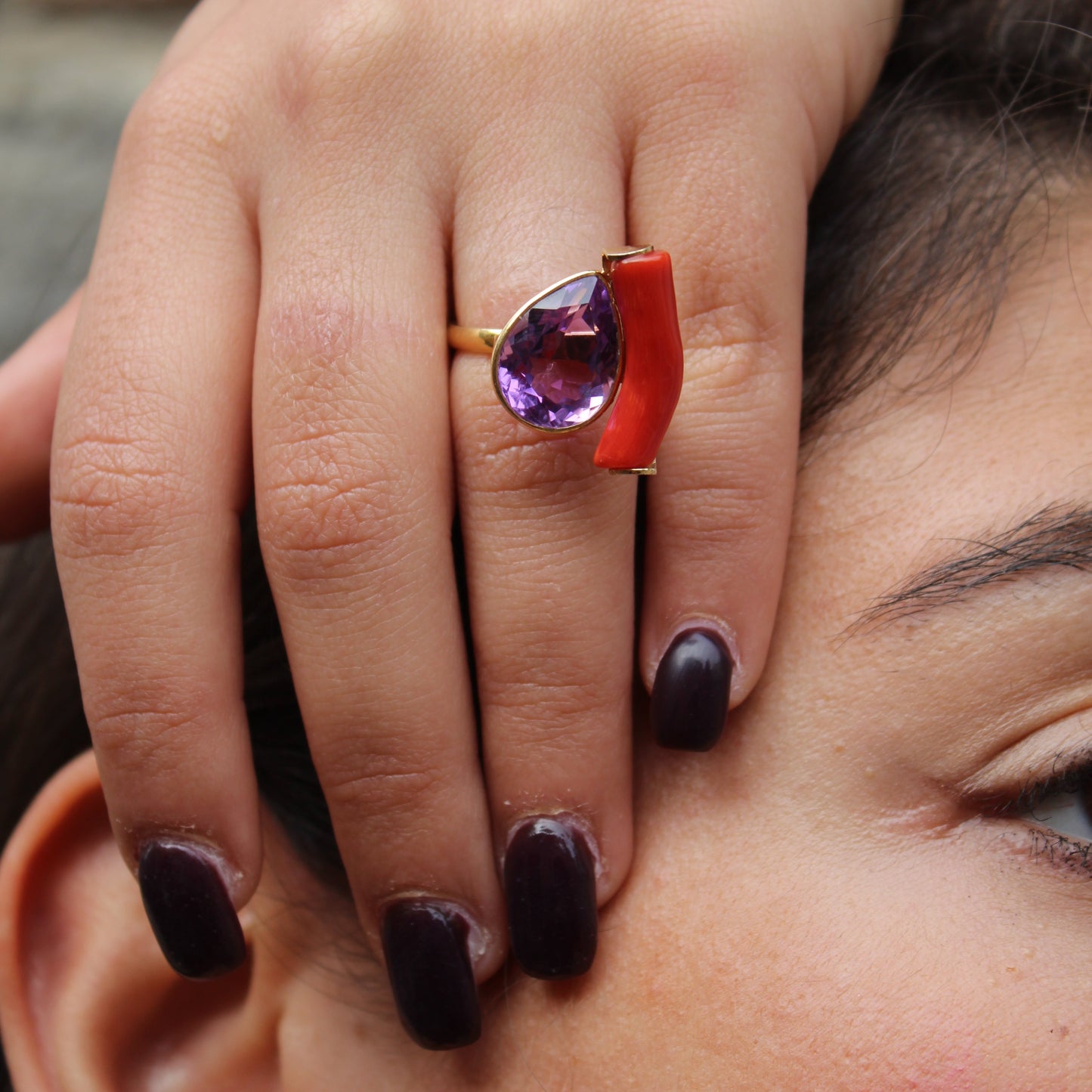 Anello in Argento 925 dorato con ramo di Corallo rosso e Ametista a goccia