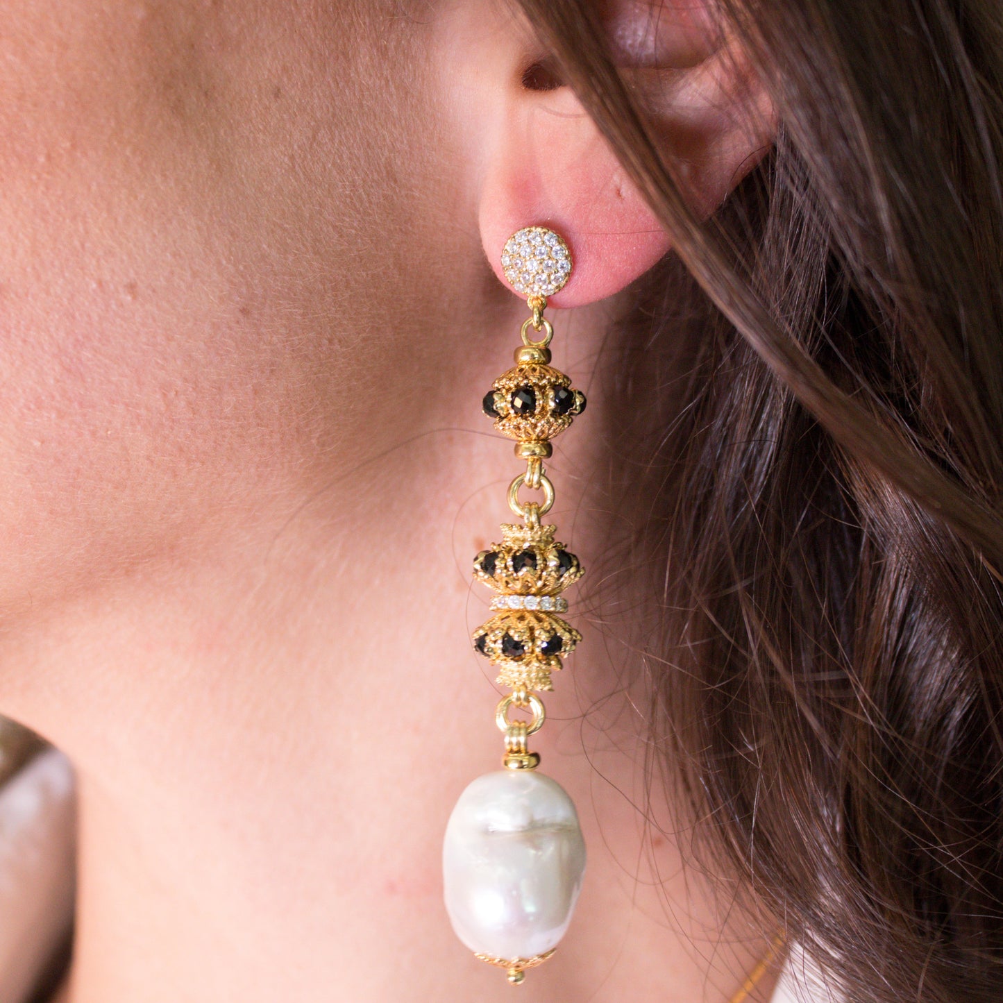 Orecchini in Argento 925 dorato con Perla scaramazza e mina Luxury in Spinelli neri