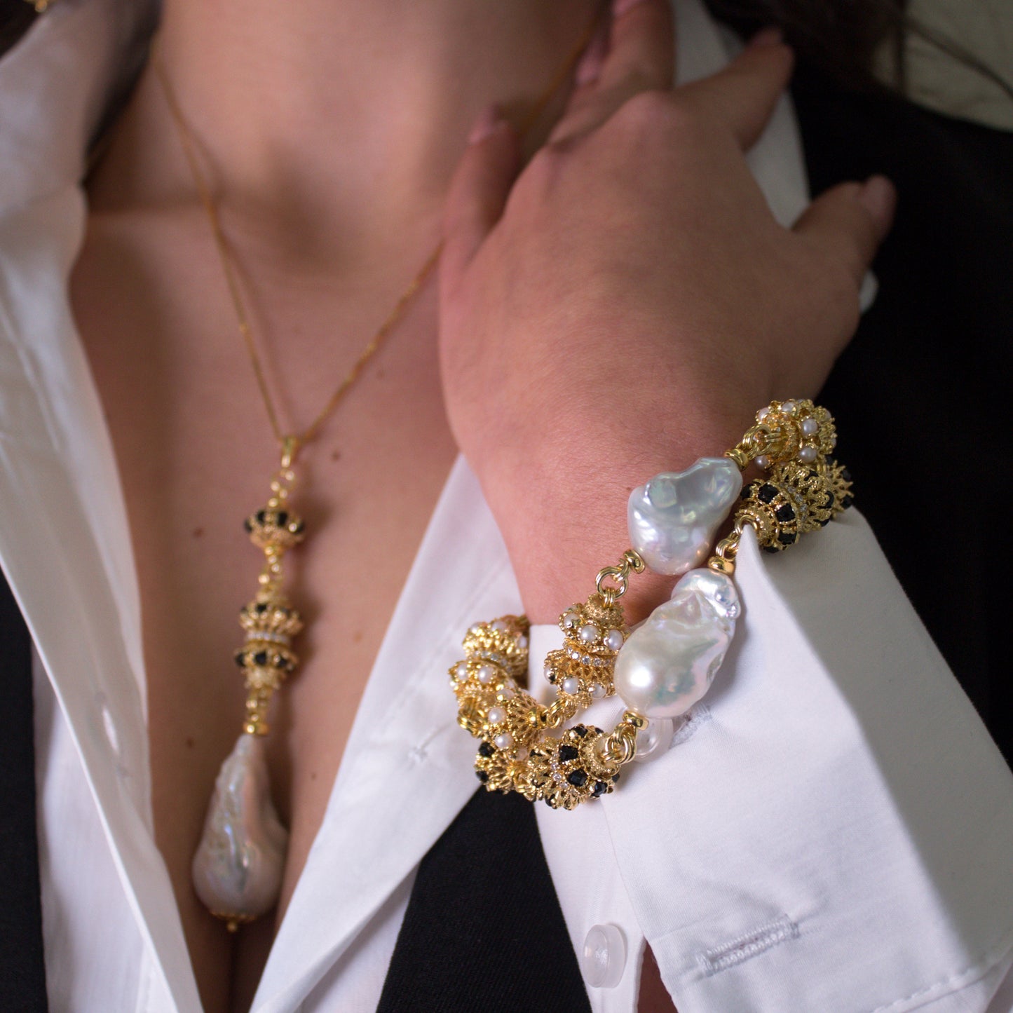 Ciondolo in Argento 925 dorato con Perla scaramazza e mina Luxury in Spinelli neri