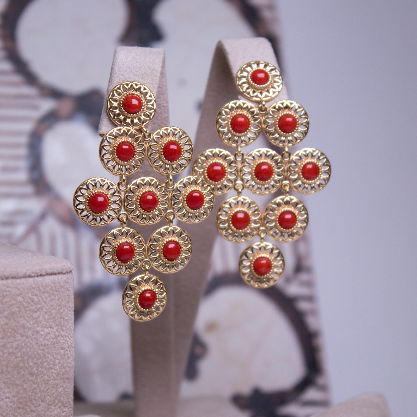 Orecchini in Argento 925 dorato a rombo effetto filigrana con spole in Corallo rosso Mediterraneo