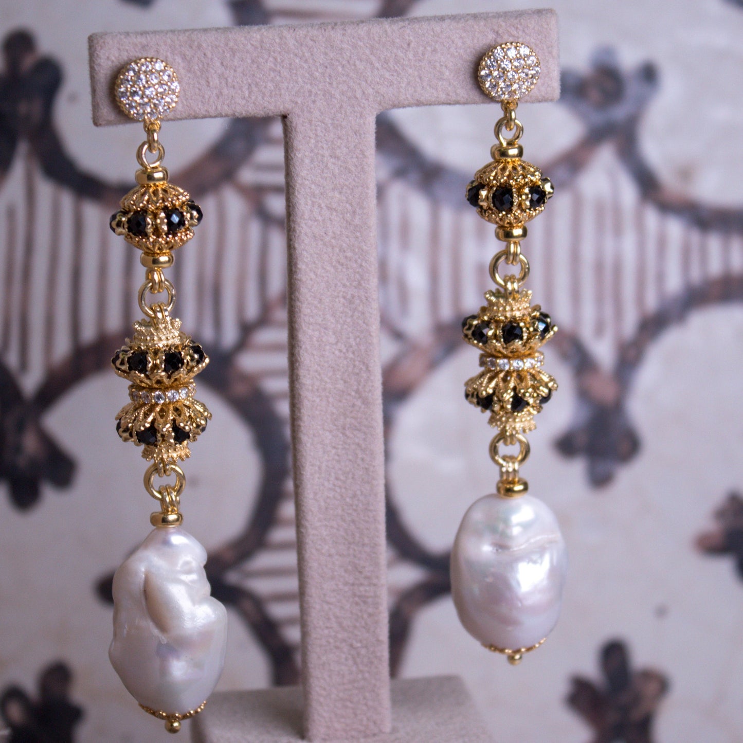 Orecchini in Argento 925 dorato con Perla scaramazza e mina Luxury in Spinelli neri