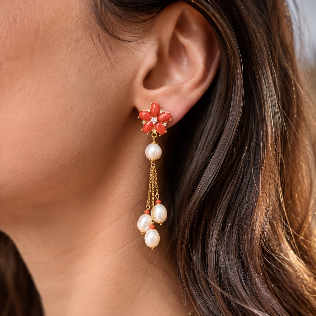 Orecchini in Argento 925 dorato con fiore in Corallo rosso e Perle