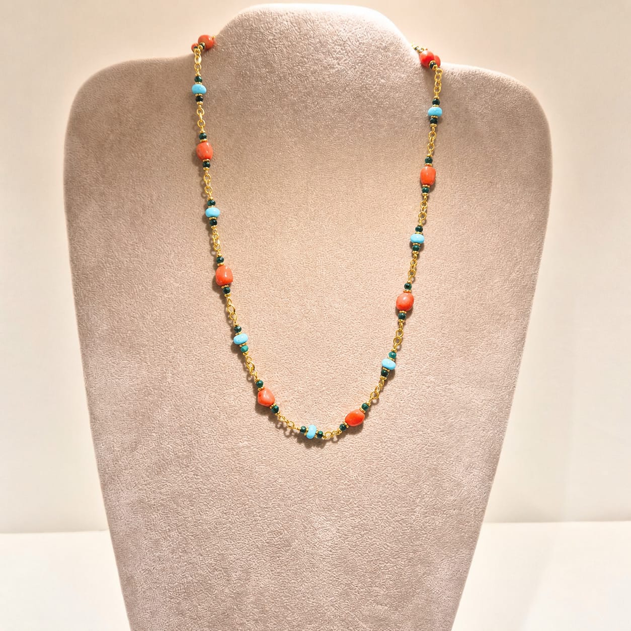 Collana in Argento 925 dorato in tre misure, ammagliata con sassi di Corallo rosso Mediterraneo, Pasta di Turchese e Malachite