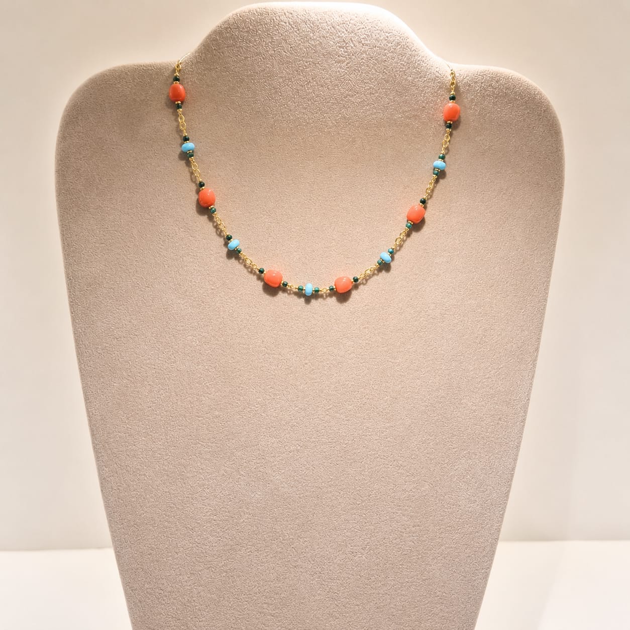 Collana in Argento 925 dorato in tre misure, ammagliata con sassi di Corallo rosso Mediterraneo, Pasta di Turchese e Malachite
