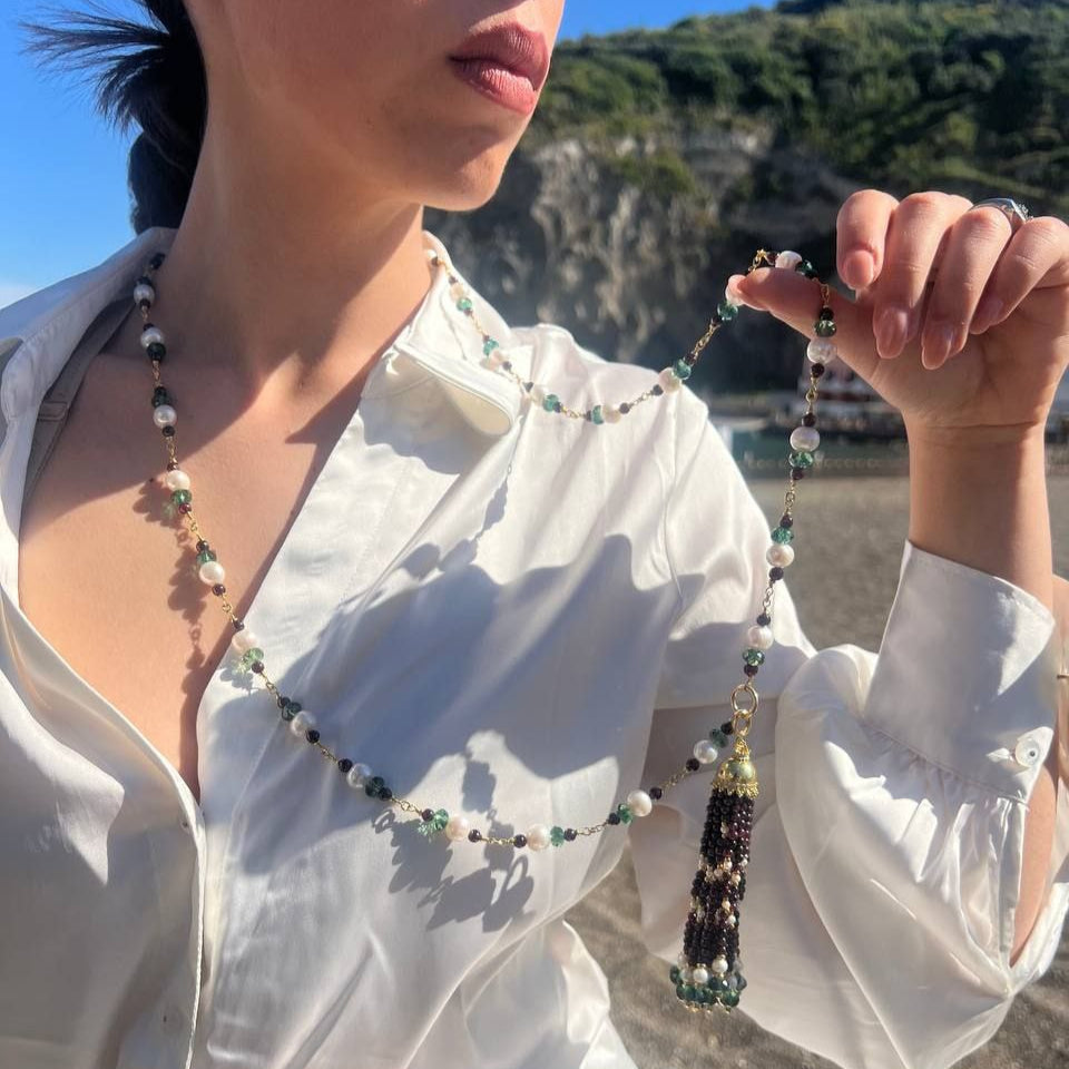 Collana in Pietre Naturali ammagliata completamente a mano, in Argento 925 dorato, con Perle, Granati e Quarzi verdi